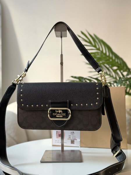 حقيبة كوتش لون اسود وبني محروق